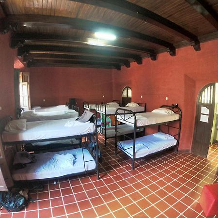 Ricks Hostel Санта-Ана Экстерьер фото