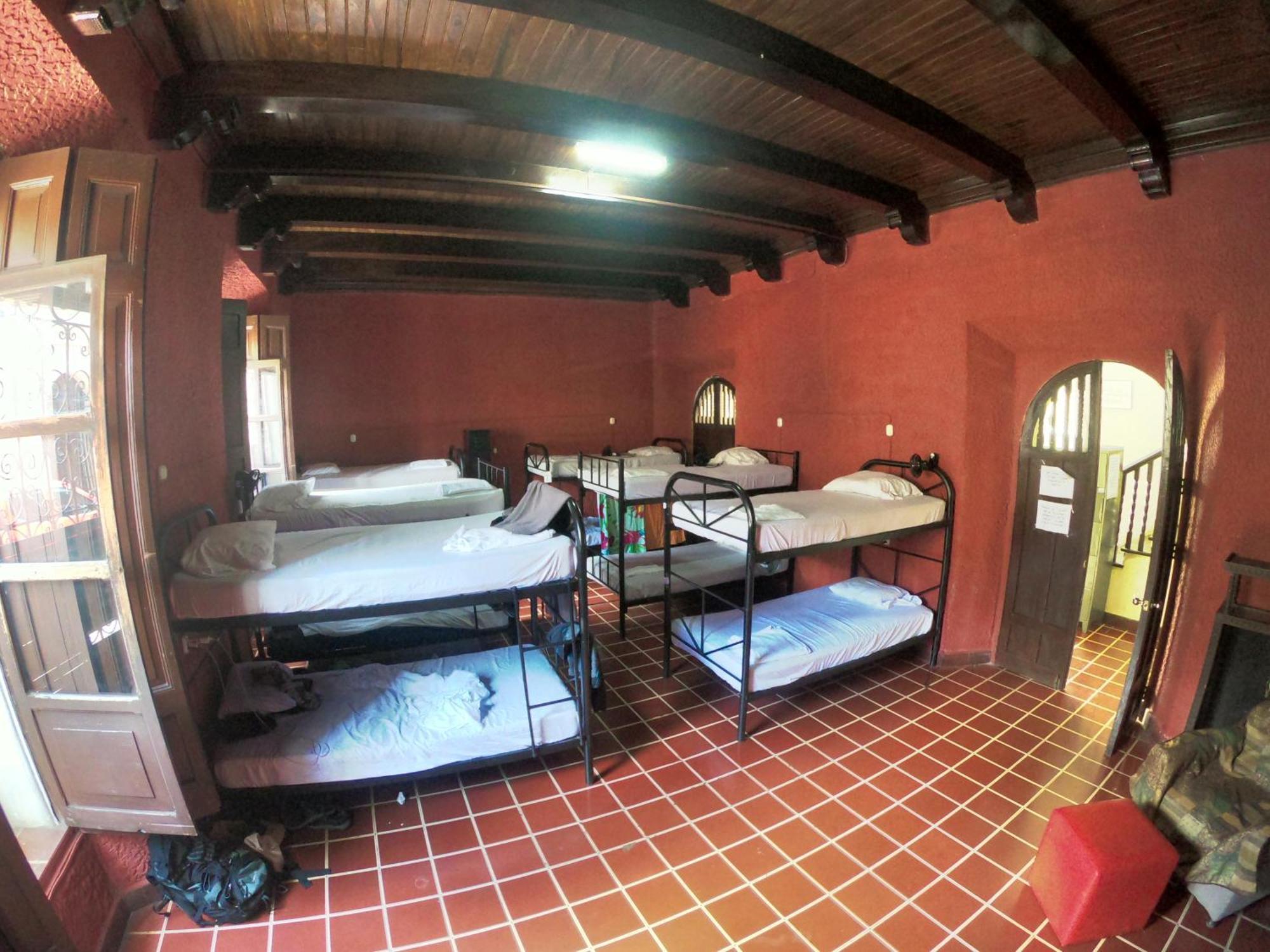 Ricks Hostel Санта-Ана Экстерьер фото
