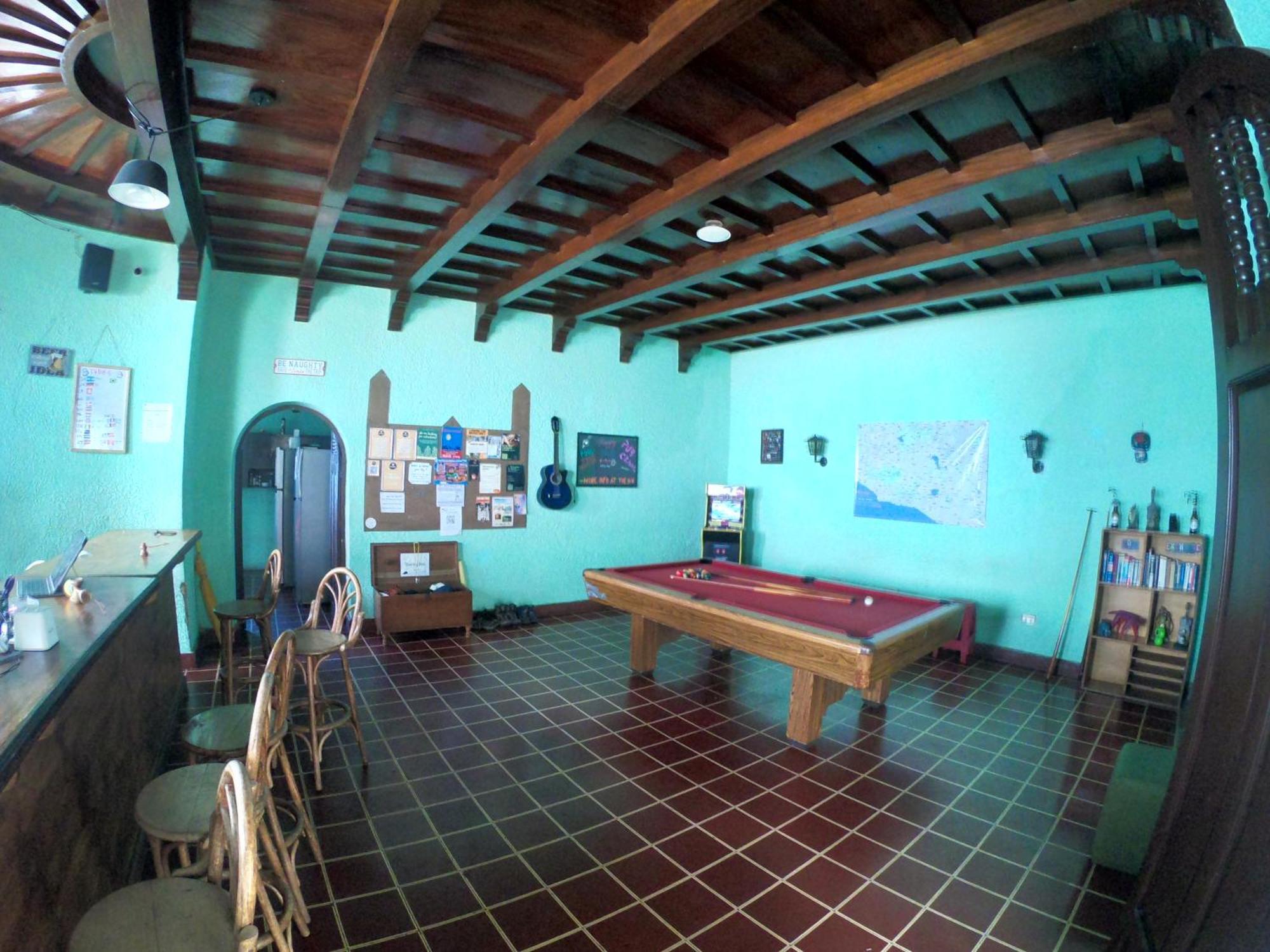 Ricks Hostel Санта-Ана Экстерьер фото