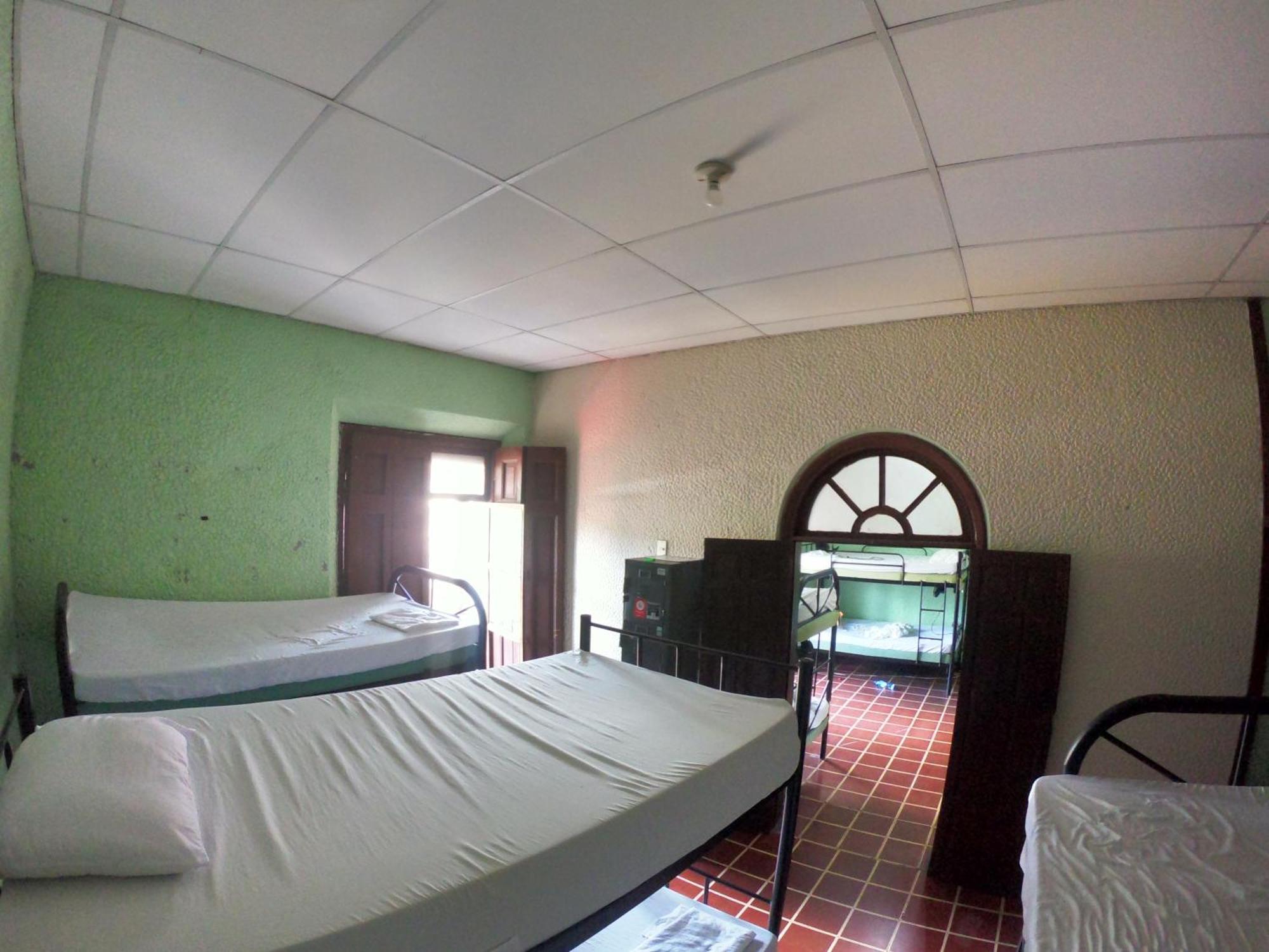 Ricks Hostel Санта-Ана Экстерьер фото