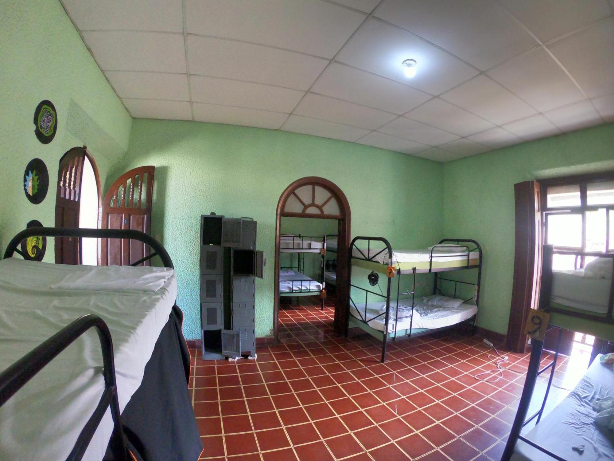 Ricks Hostel Санта-Ана Экстерьер фото