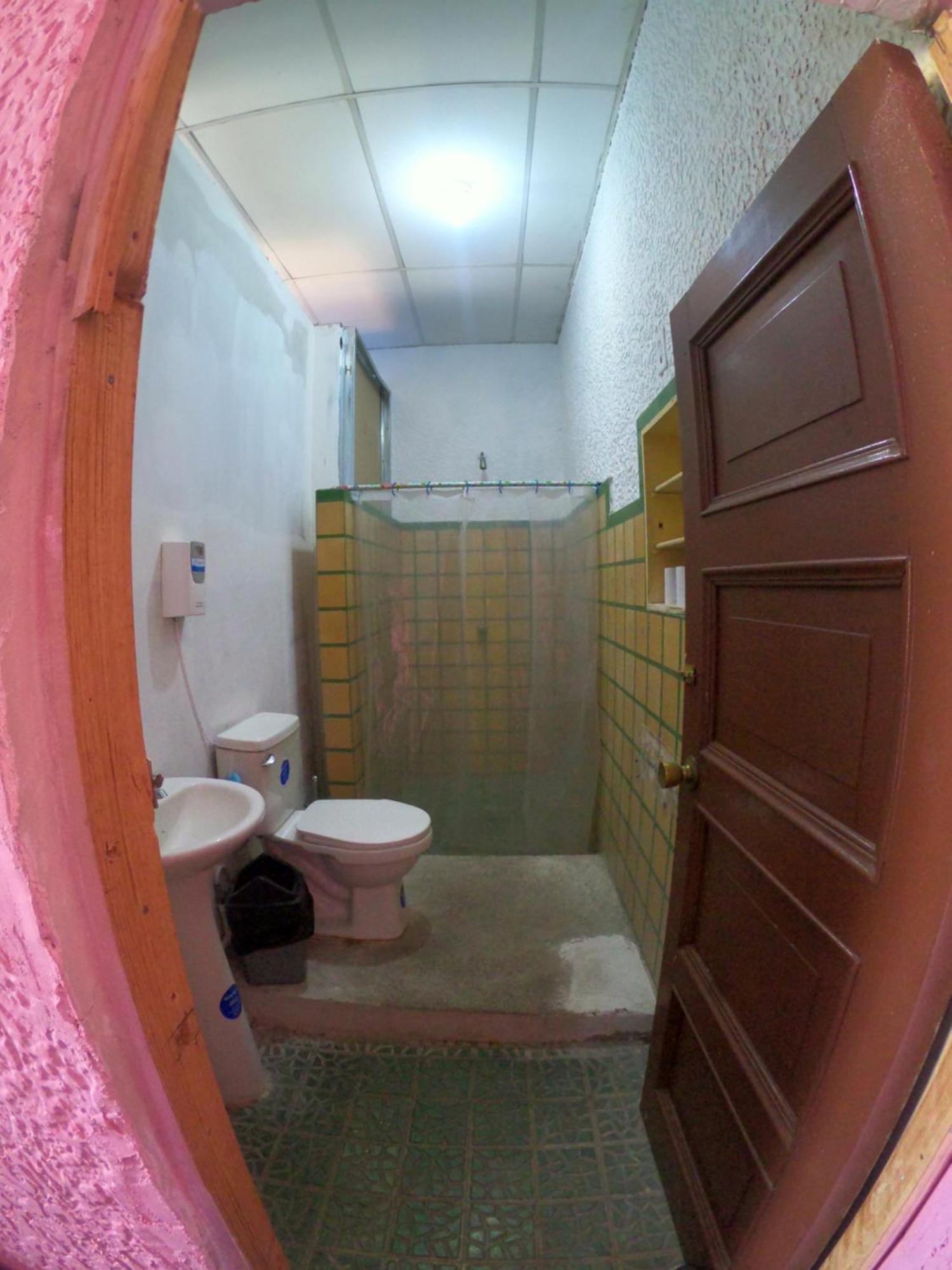Ricks Hostel Санта-Ана Экстерьер фото
