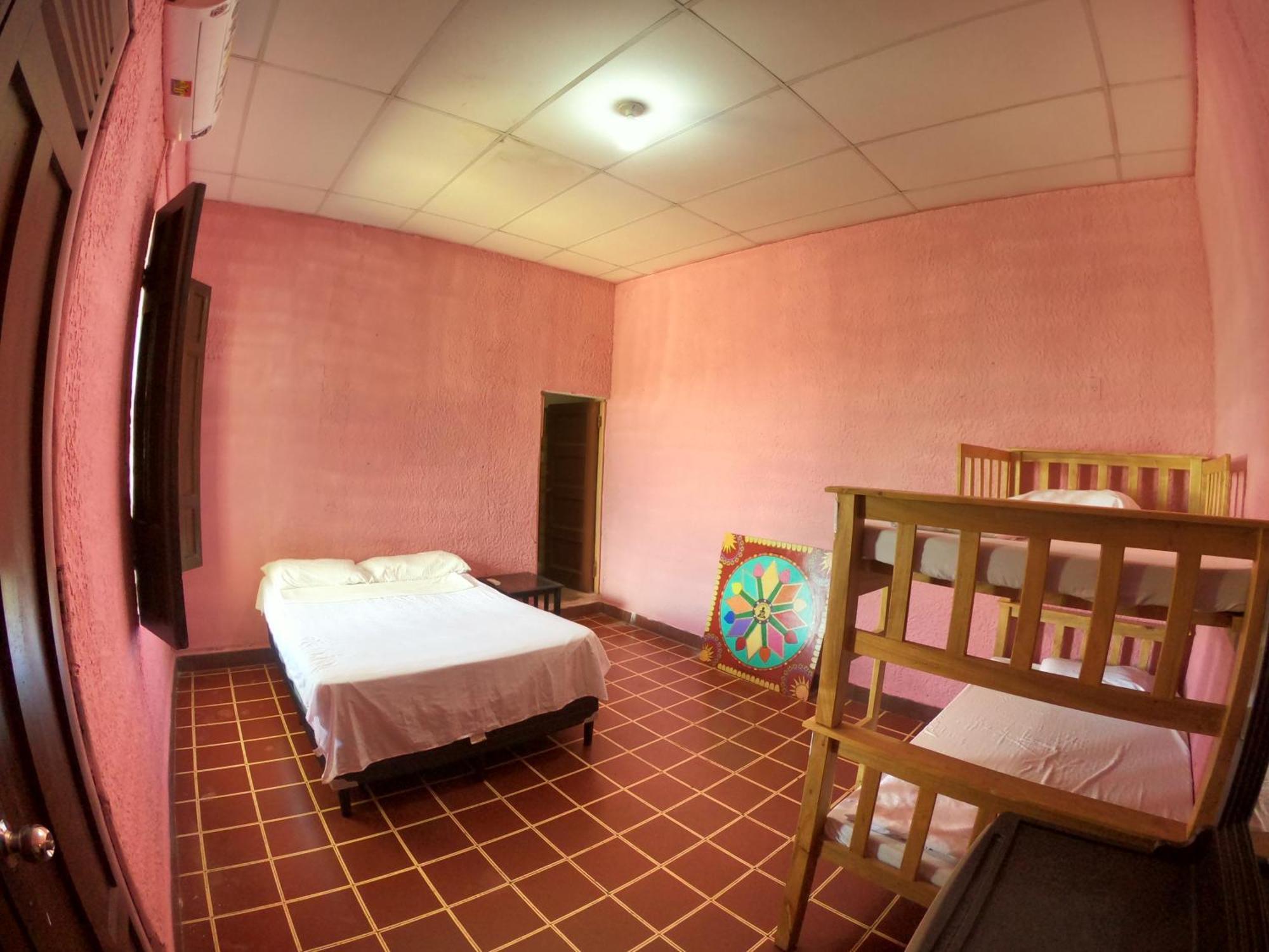 Ricks Hostel Санта-Ана Экстерьер фото