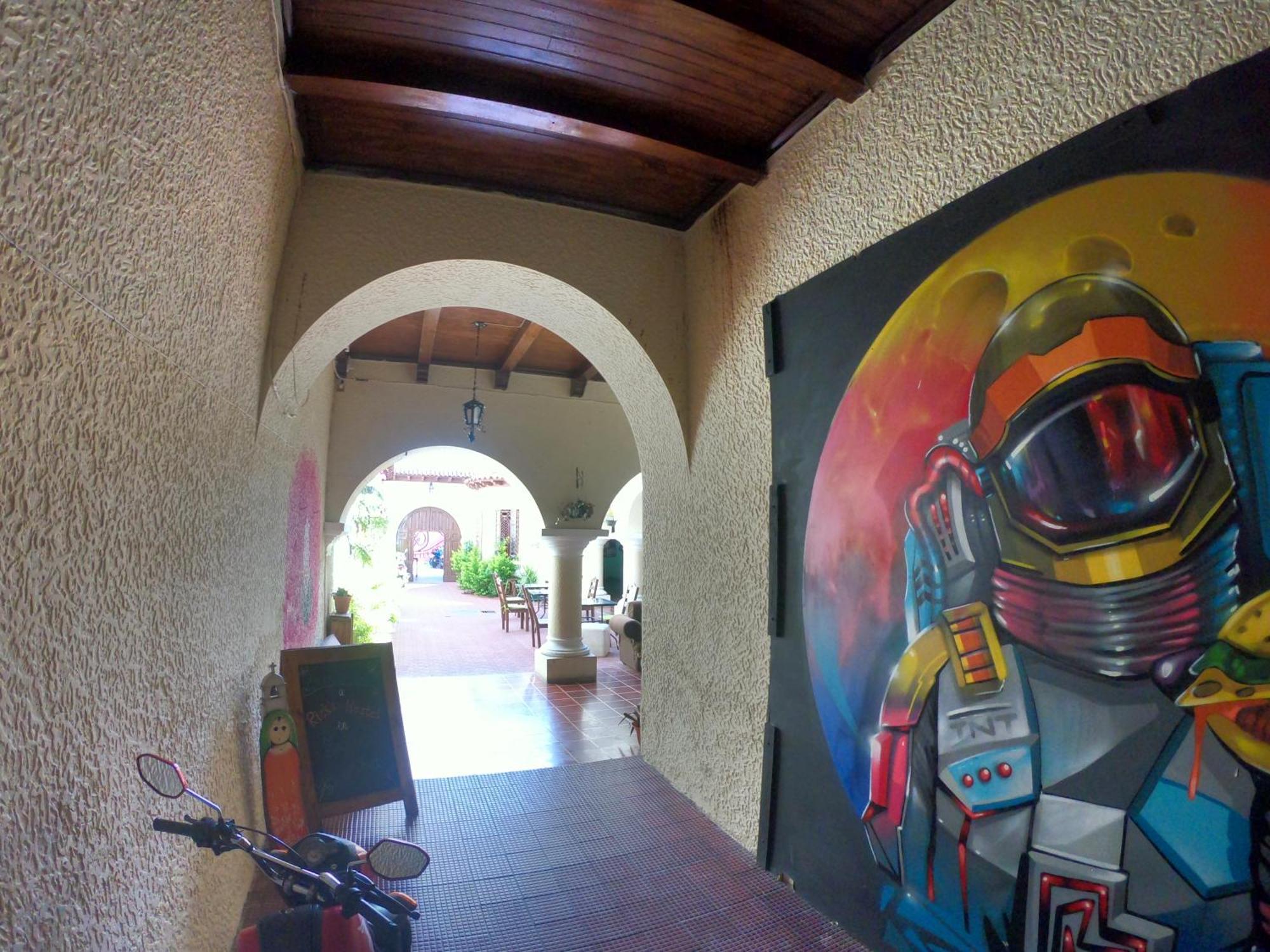 Ricks Hostel Санта-Ана Экстерьер фото