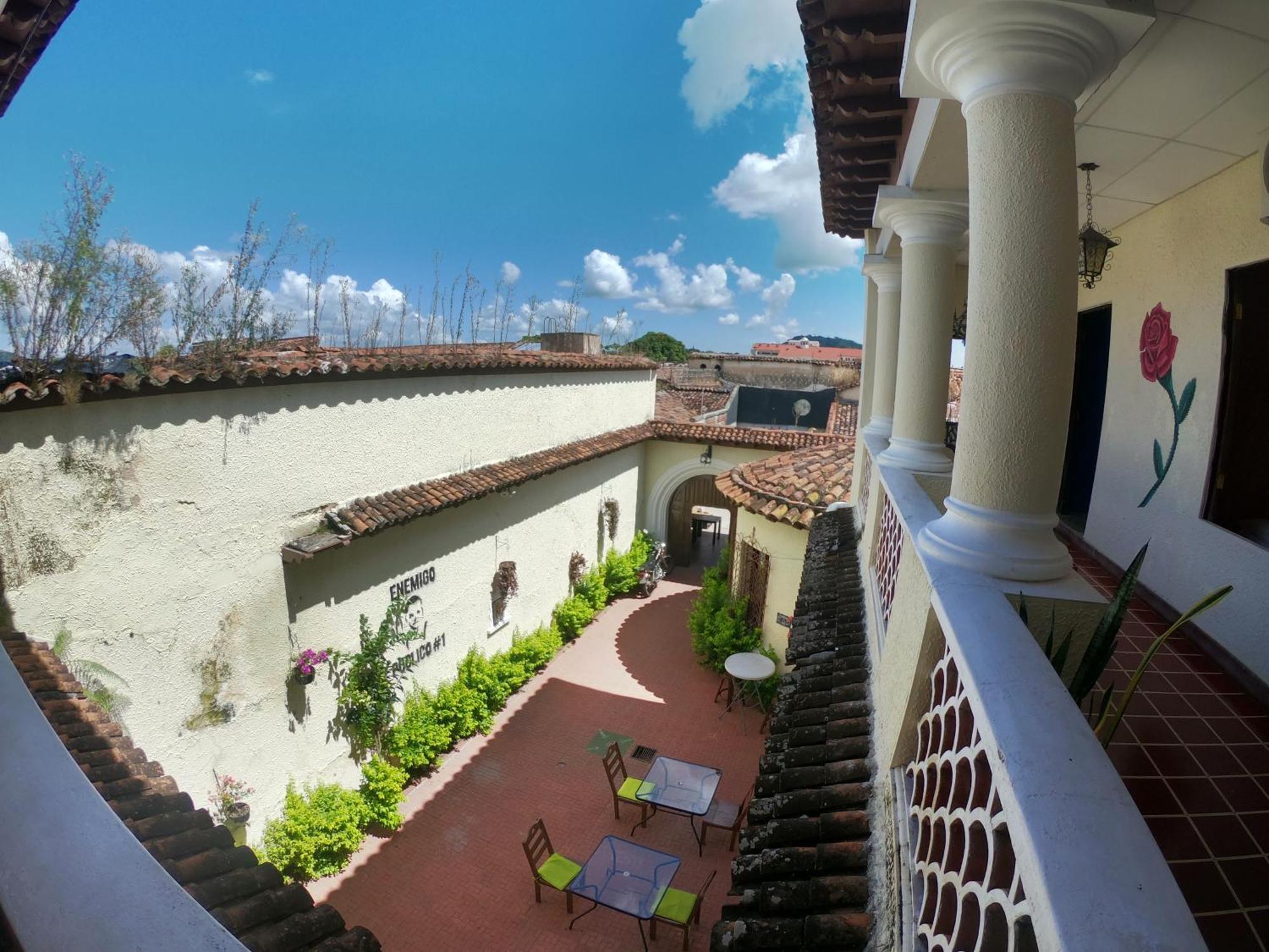 Ricks Hostel Санта-Ана Экстерьер фото