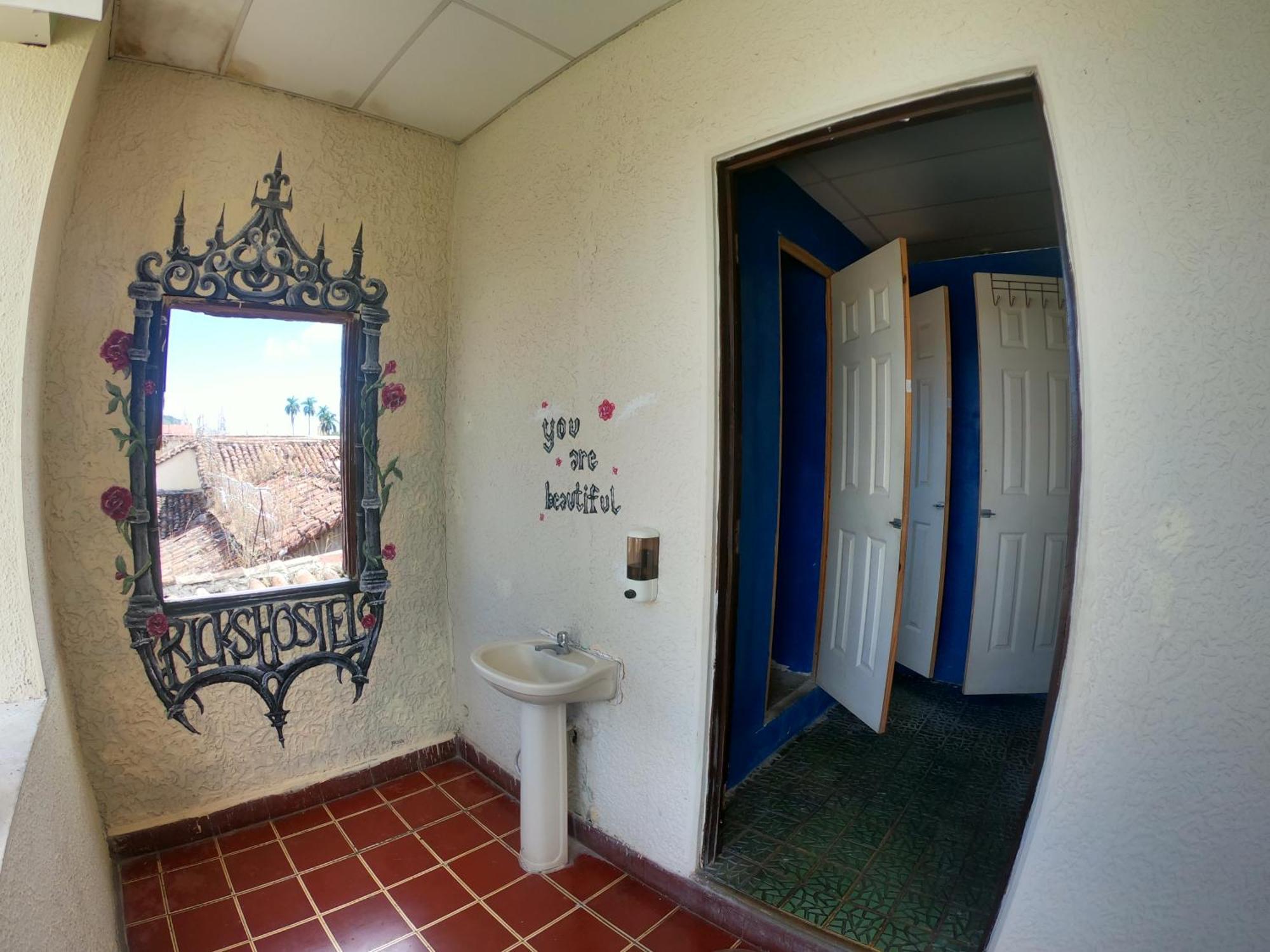 Ricks Hostel Санта-Ана Экстерьер фото